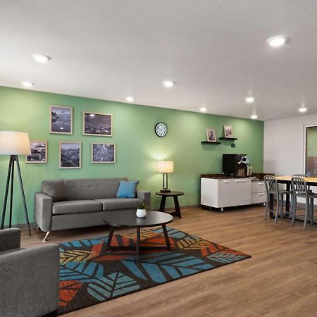 Woodspring Suites Greeley Bagian luar foto