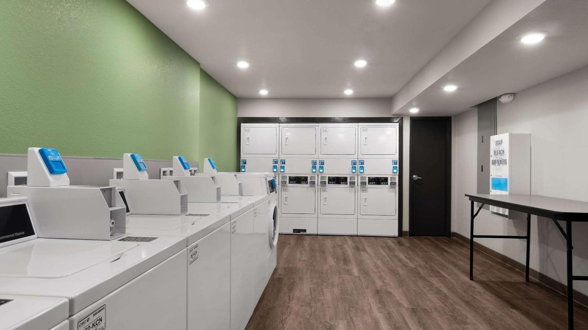 Woodspring Suites Greeley Bagian luar foto